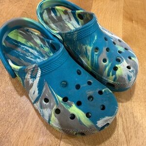 CROCS Kids Teal Blue Green Tie-Dye Clogs